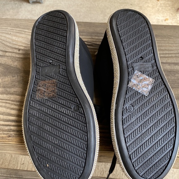 Black sneakers with embellished bottoms - Picture 7 of 12